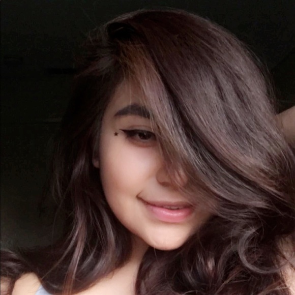 Meet your Posher, Jessica - Picture 2 of 2